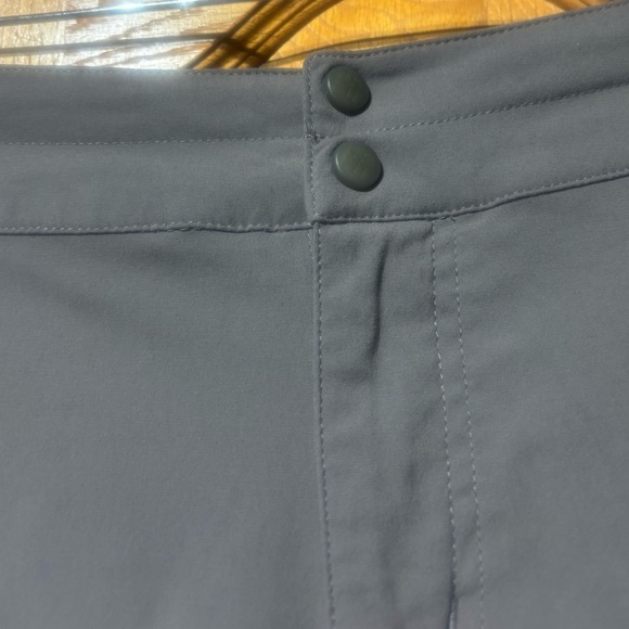 Columbia Titaniun Omni-Shade Gray Capris Knee Hiking Trail Pants Women’s Size 8 - Picture 3 of 9